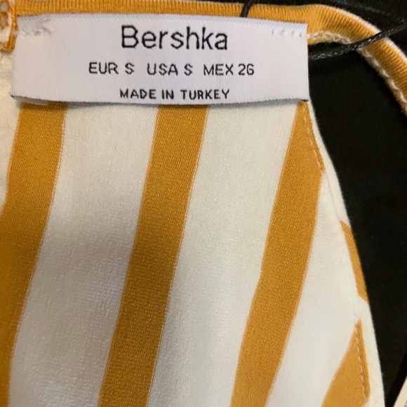 🌹NWT. Bershka Short Halter Neck Jumpsuit. Size S. - Picture 5 of 8